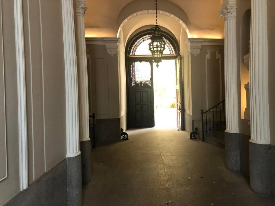 Cuesta Sto Domingo, Vive El De Austrias Apartamento
